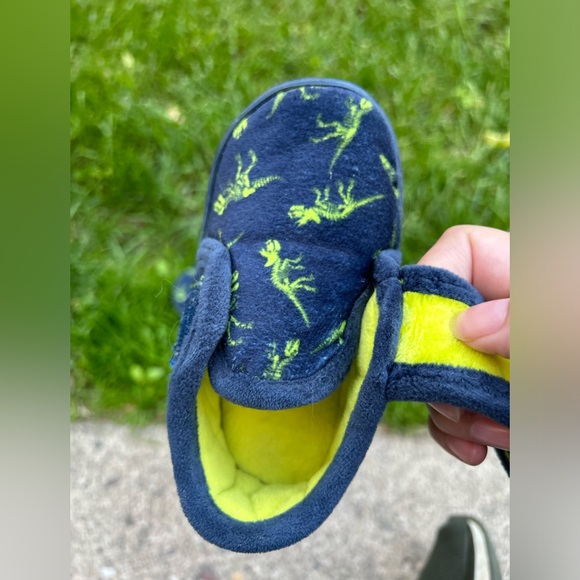 George Navy and lime green Dino slippers. Size 5/6 - Picture 4 of 5